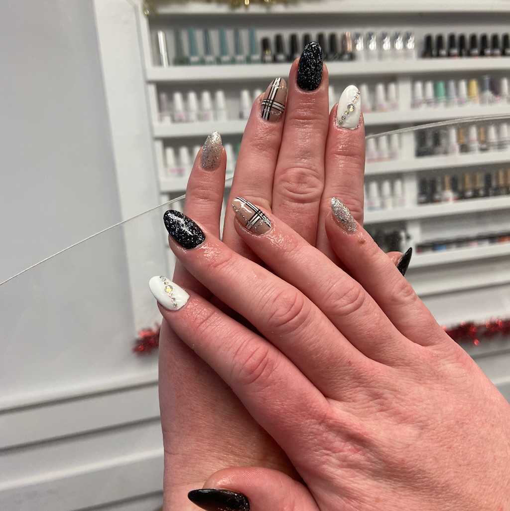 Hellen Nails | 213 The Queensway S, Keswick, ON L4P 2A7, Canada | Phone: (905) 476-7490