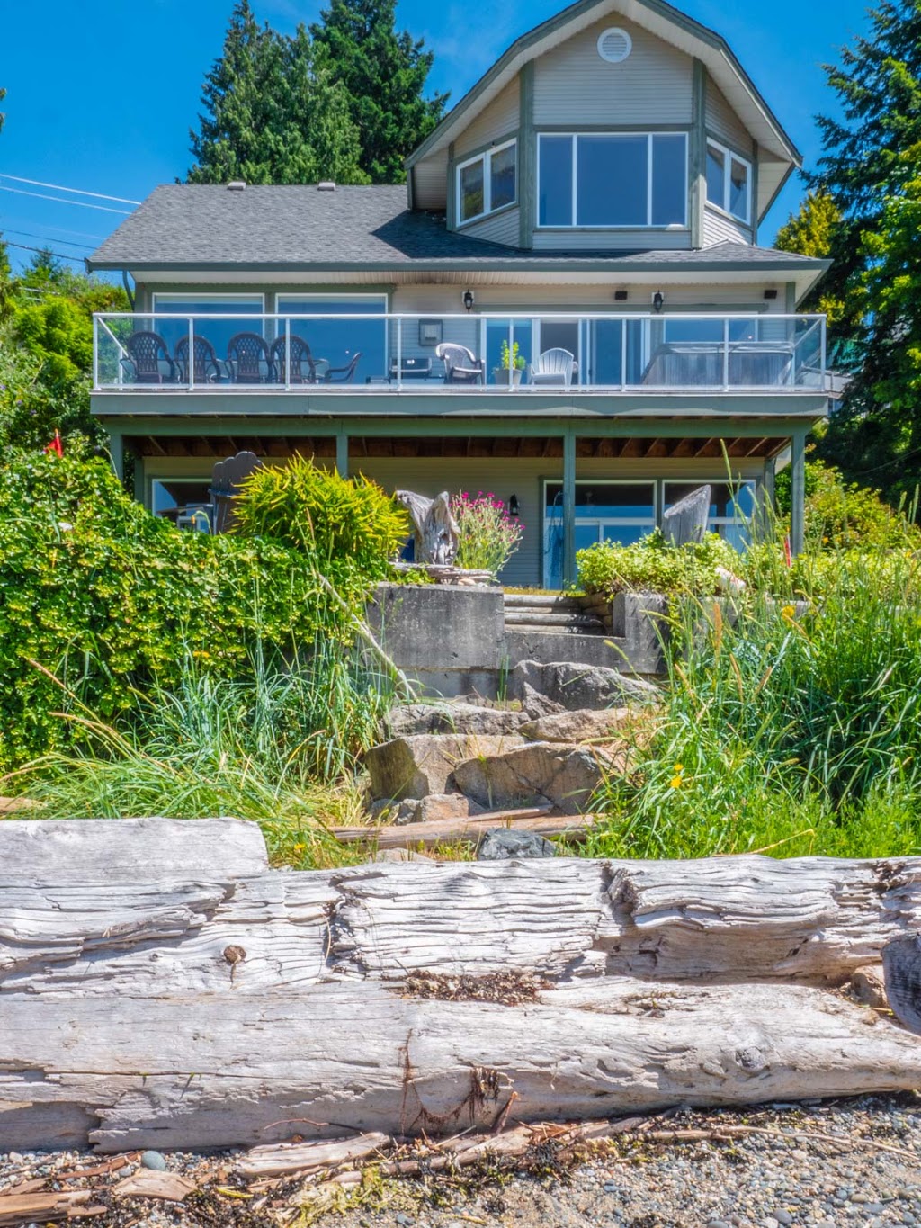 Sunset Beach House | 5231 Sunshine Coast Hwy, Sechelt, BC V0N 3A2, Canada | Phone: (604) 812-2115