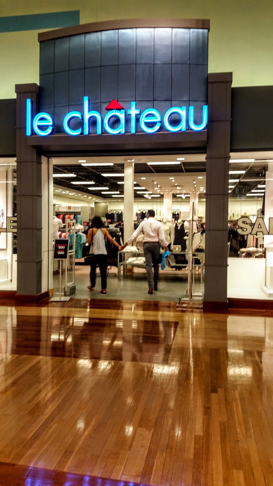 LE CHÂTEAU | 1 Bass Pro Mills Dr #705, Concord, ON L4K 5W4, Canada | Phone: (905) 761-7826