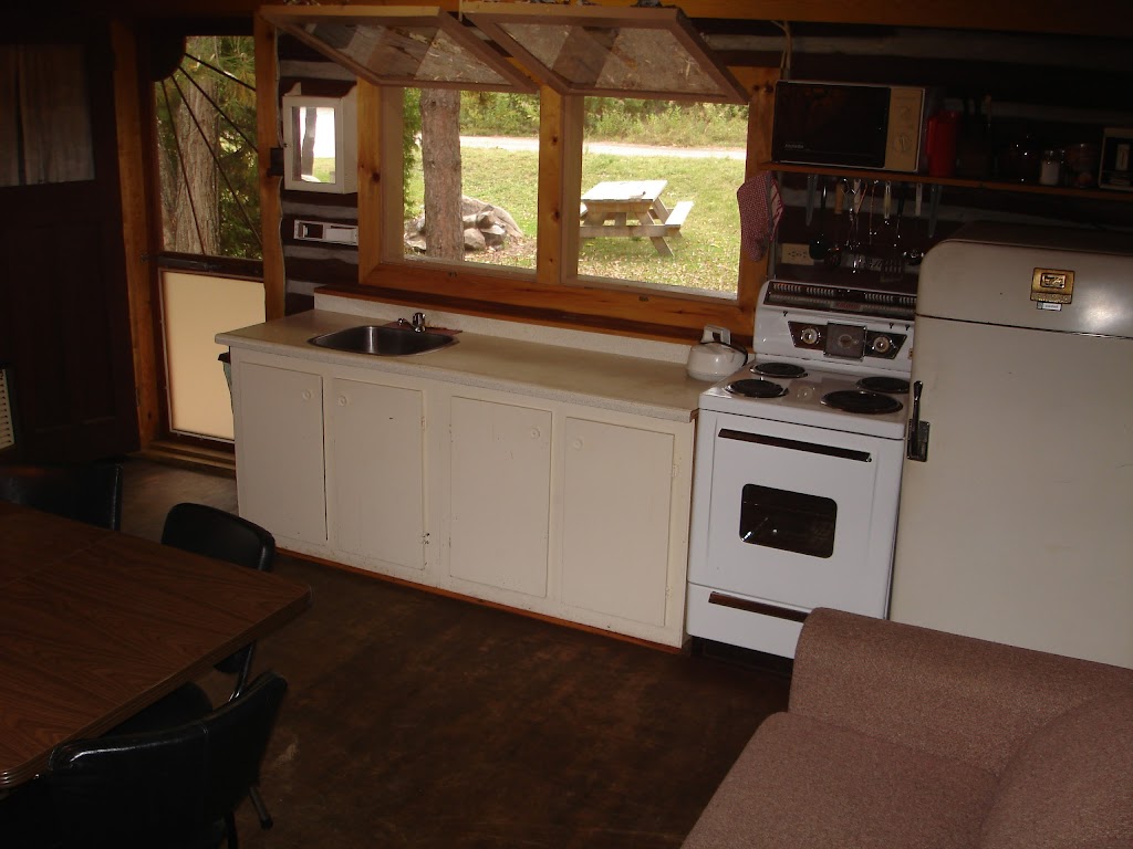 Red Deer Log Cabins | 6471 Highway 523, Madawaska, ON K0J 2C0, Canada | Phone: (613) 637-5215