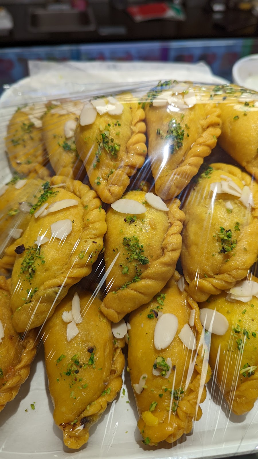 Chat Hut Sweets & Restaurant | 7956 Torbram Rd #1a, Brampton, ON L6T 5A2, Canada | Phone: (905) 673-2428