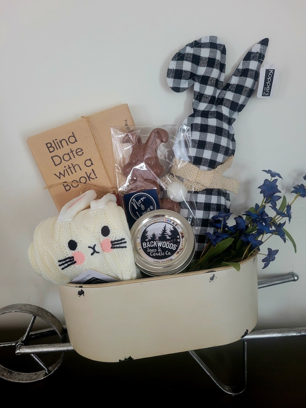 Gifts by the Pines | 12337 Hwy 41, Northbrook, ON K0H 2G0, Canada | Phone: (416) 820-4025
