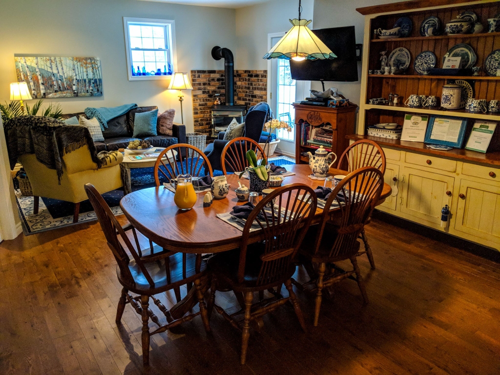 Bluebird Meadows Bed & Breakfast | 6156 Line 4 N, Midland, ON L4R 4K3, Canada | Phone: (705) 835-3334