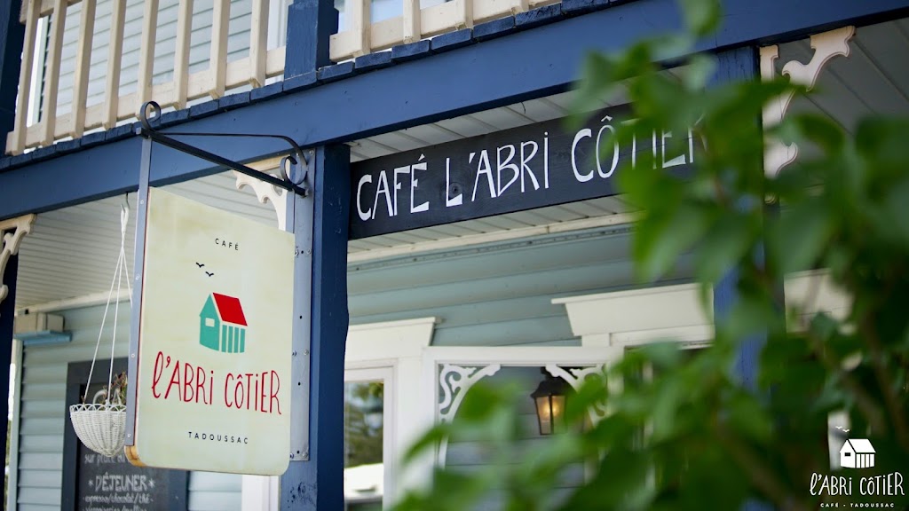 Café lAbri Côtier | 171 Rue du Bord de lEau, Tadoussac, QC G0T 2A0, Canada | Phone: (581) 327-1001