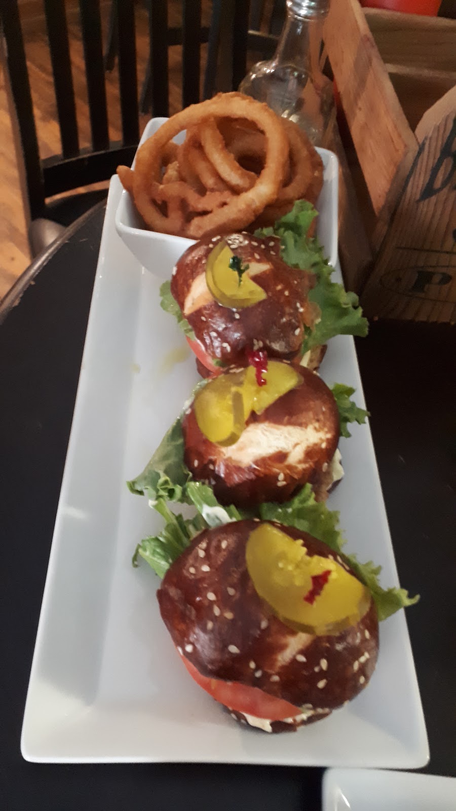 Black Swan Pub & Liquor Store | 2890 Shawnigan Lake Rd, Shawnigan Lake, BC V0R 2W0, Canada | Phone: (250) 743-5133