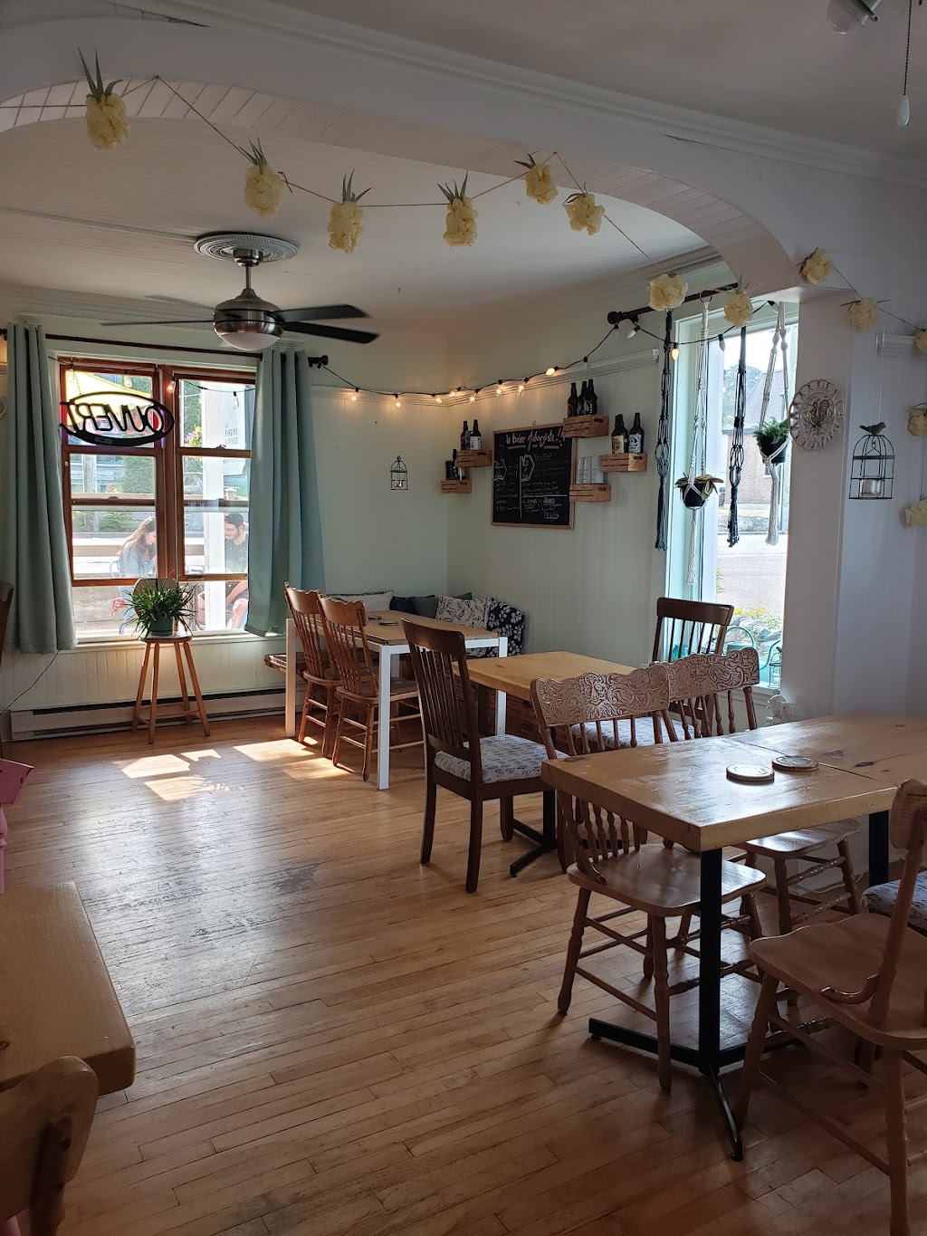 Les Pinsons des Rives | 830 Rue Richelieu, La Malbaie, QC G5A 2X3, Canada | Phone: (418) 665-4107