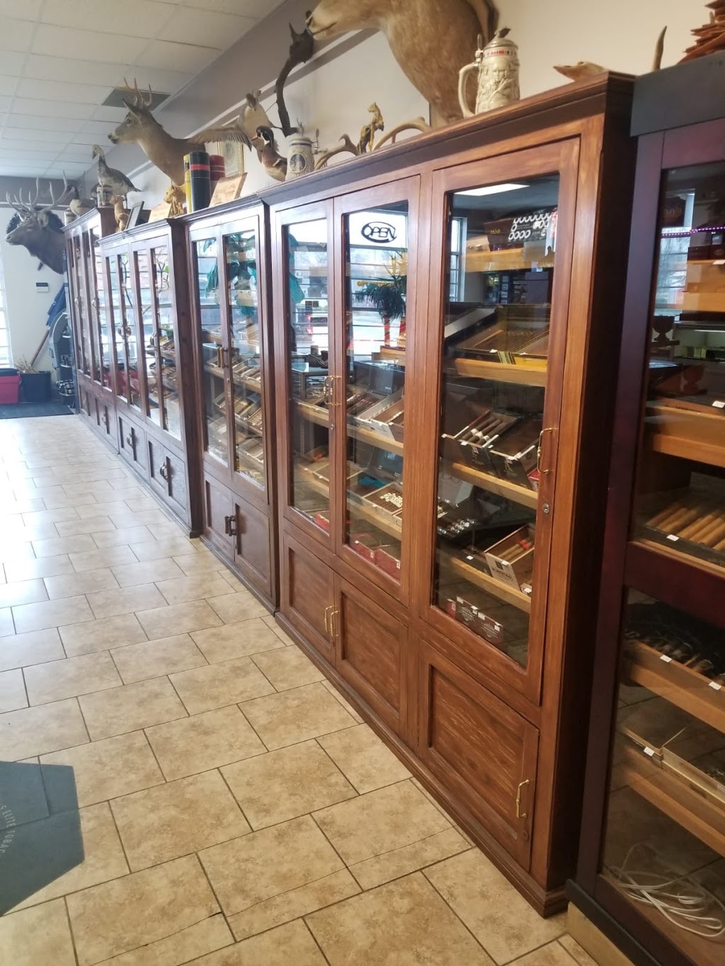 Havana Palace | 2212 Huron Church Rd, Windsor, ON N9C 2L7, Canada | Phone: (519) 972-9090