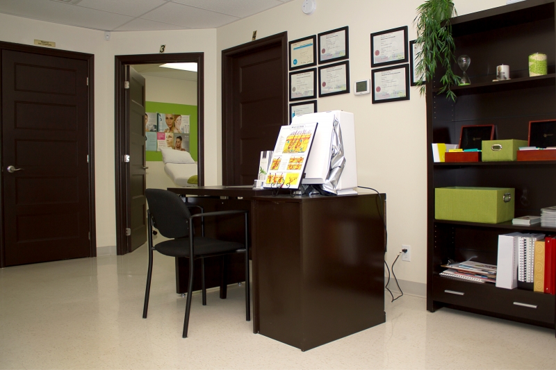 Clinique Esthétique Roselyne | 3244 Boulevard Saint-Jean, Trois-Rivières, QC G9B 2M1, Canada | Phone: (819) 377-9036