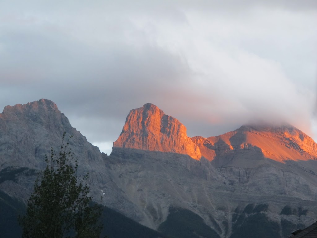 Avens ReNaissance B&B | 252 Lady MacDonald Dr, Canmore, AB T1W 1H8, Canada | Phone: (403) 678-1875
