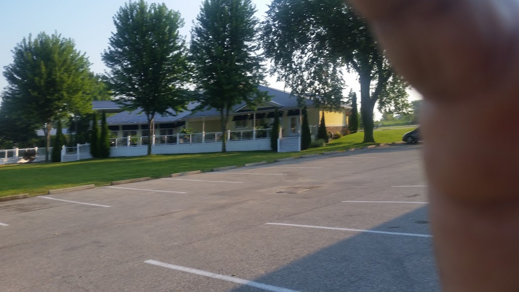 Bogeys Inn & Suites | 2845 St Clair Pkwy, Sombra, ON N0P 2H0, Canada | Phone: (519) 867-3999