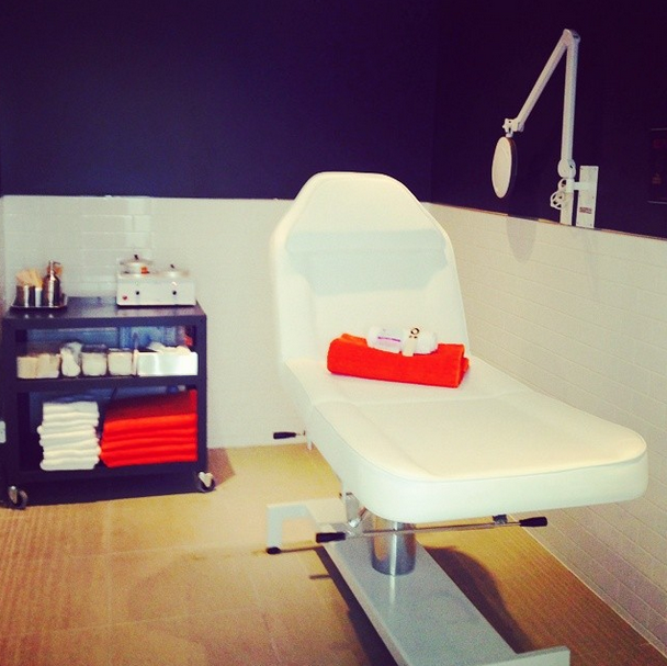 THE TEN SPOT leaside | 1657 Bayview Ave, East York, ON M4G 3C1, Canada | Phone: (416) 901-6109