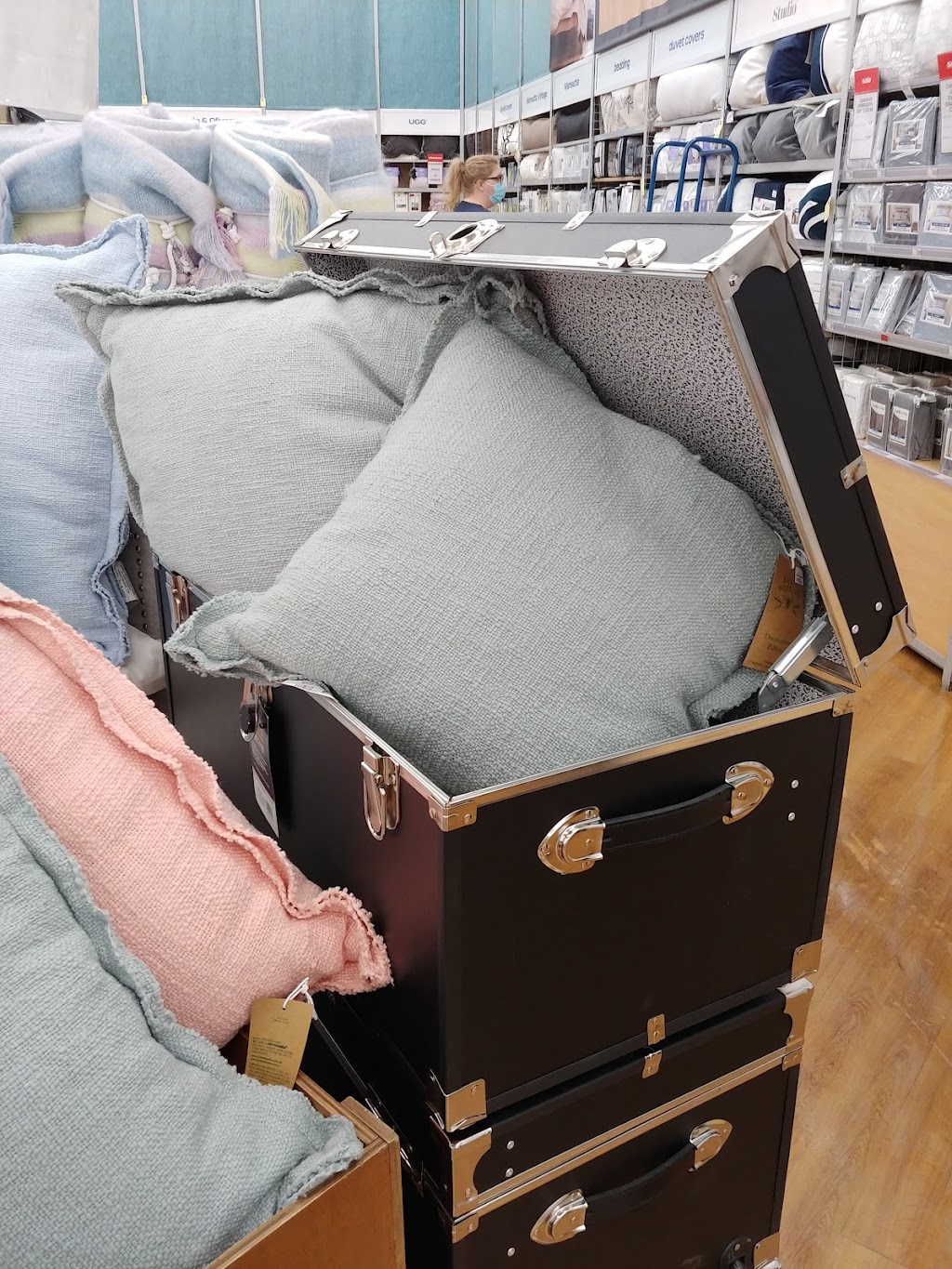 Bed Bath & Beyond | 306 Glenmore Trail SW, Calgary, AB T2H 2Z1, Canada | Phone: (403) 301-2049