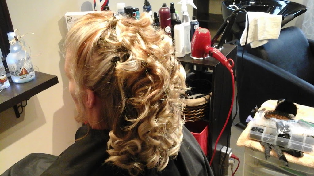 Coiffure La Mèche Courte | 425 Chemin du Grand-Brompton, Racine, QC J0E 1Y0, Canada | Phone: (450) 532-3986