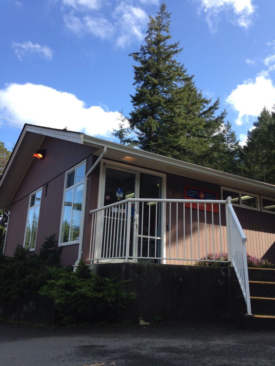 Gabriola Post Office | 470 South Rd, Gabriola, BC V0R 1X0, Canada | Phone: (250) 247-8862