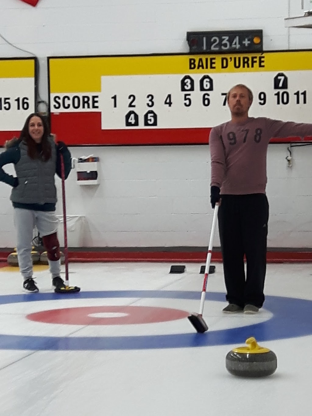 Curling club de Baie-D’Urfé | 63 Rue Churchill, Baie-dUrfé, QC H9X 3N4, Canada | Phone: (514) 457-5900