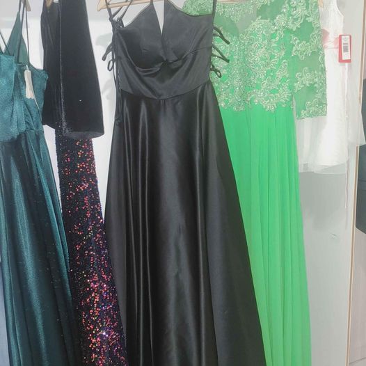 In Love alteration | 10206 152 St #115, Surrey, BC V3R 6N7, Canada | Phone: (778) 980-2410
