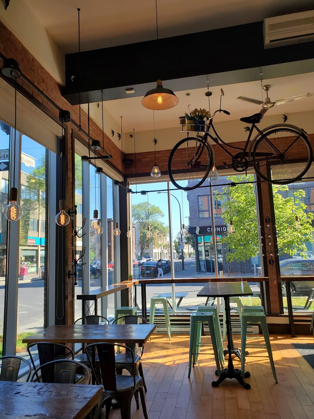 Café Chiado28 | 1404 Rue Beaubien E, Montréal, QC H2G 1K9, Canada | Phone: (514) 274-2228