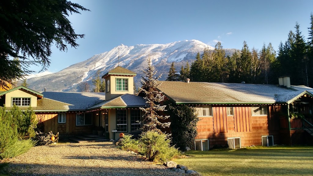 Mulvehill Creek Wilderness Inn & Wedding Chapel | 4200 Highway 23 South, Revelstoke, BC V0E 2S0, Canada | Phone: (250) 837-8649