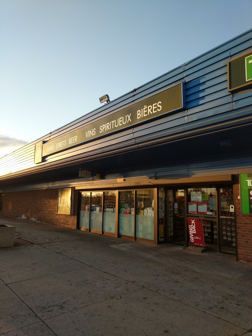 LCBO | Shopping Center, 6487 Jeanne DArc Blvd N, Orléans, ON K1C 2R1, Canada | Phone: (613) 824-8115