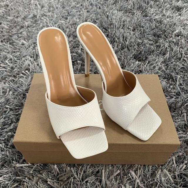Fashion Play | 494 Princess Louise Dr., Ottawa, ON K4A 1Y1, Canada | Phone: (613) 706-5731