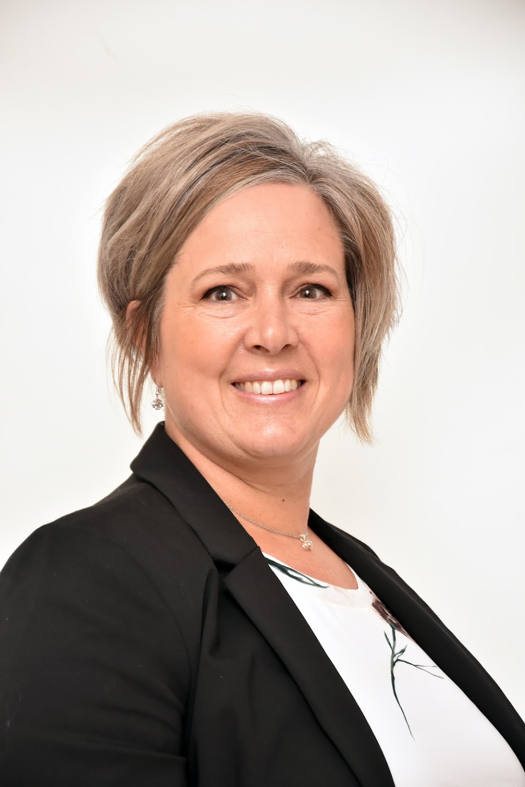 Wanita Johnston - REALTOR | 808 Talbot St, St Thomas, ON N5P 1E2, Canada | Phone: (519) 200-0449