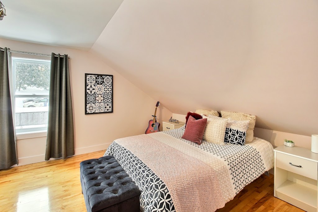 Le Chalet Bleu | 804 Rue Principale, Saint-Ferdinand, QC G0N 1N0, Canada | Phone: (819) 362-0906