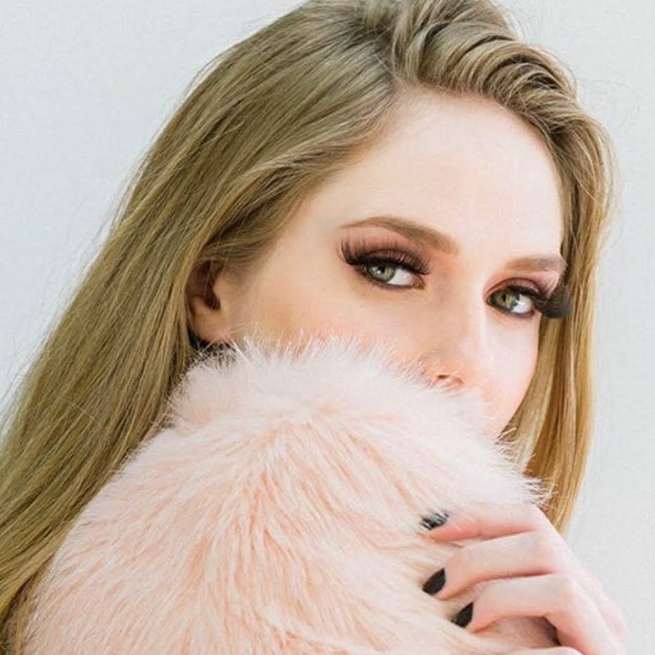 Alisa Lyons - Makeup and Hair | 119 Sheppard Ave W, North York, ON M2N 1M7, Canada | Phone: (416) 435-0509