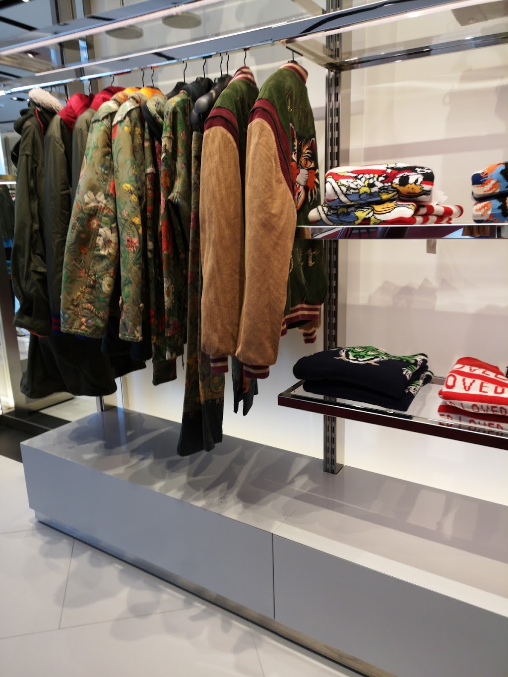 Gucci | 13850 Steeles Ave Ste 900, Halton Hills, ON L7G 0J1, Canada | Phone: (905) 878-0346