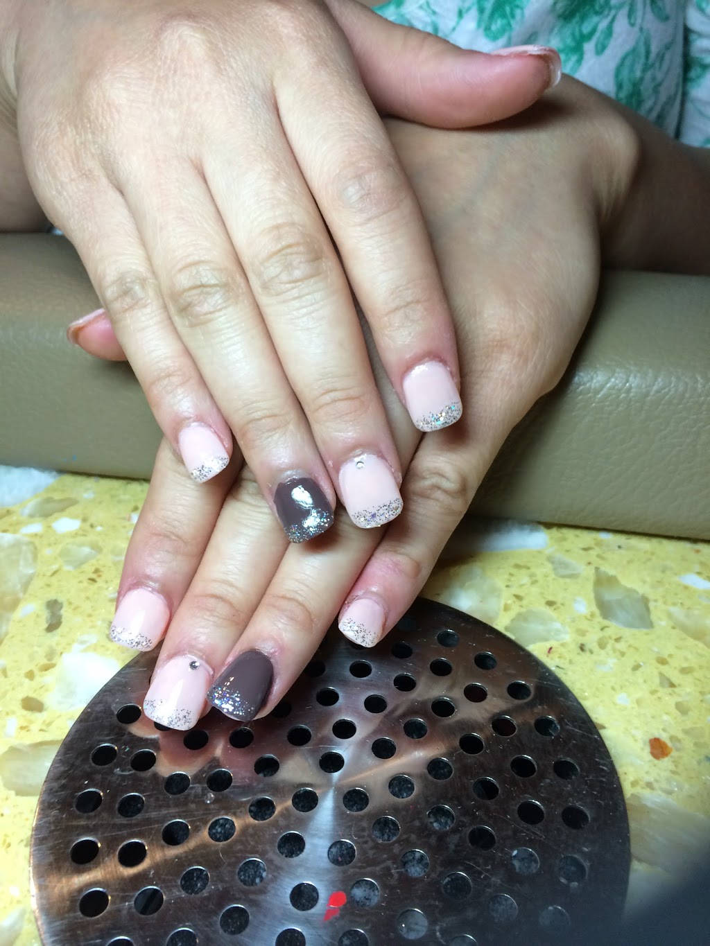 Sarets Paradise Nails | 9 Glenview Crt, St. Thomas, ON N5R 5N7, Canada | Phone: (519) 854-8701
