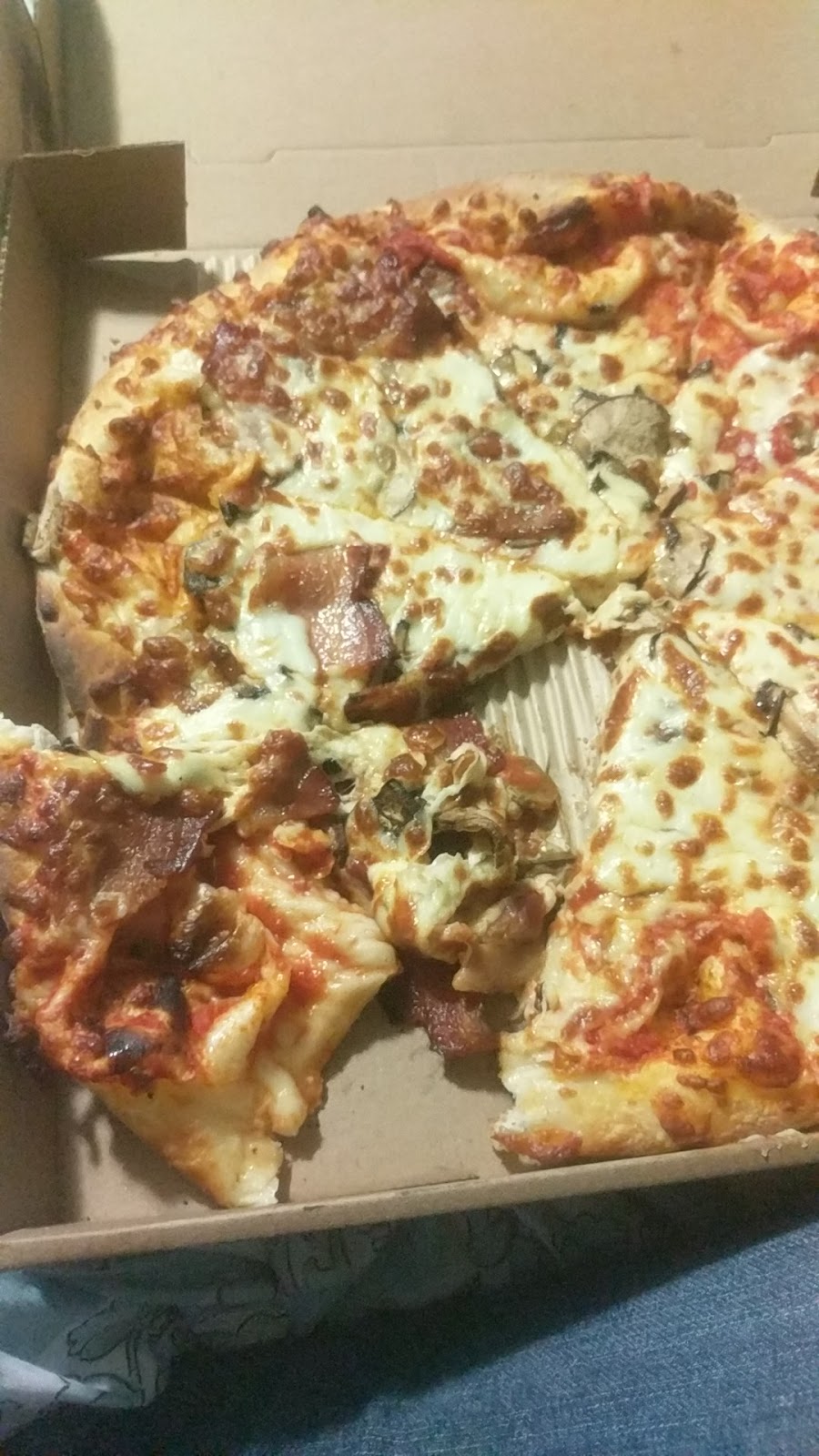 Pizzaville | 5985 Mavis Rd, Mississauga, ON L5R 3T7, Canada | Phone: (416) 736-3636