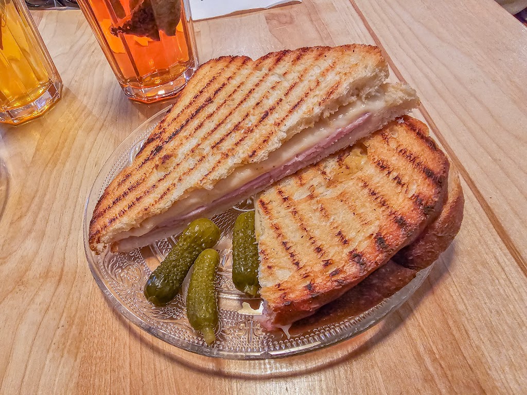 Lapin Pressé | 1309 Avenue Laurier E, Montréal, QC H2J 1H4, Canada | Phone: (514) 903-3555