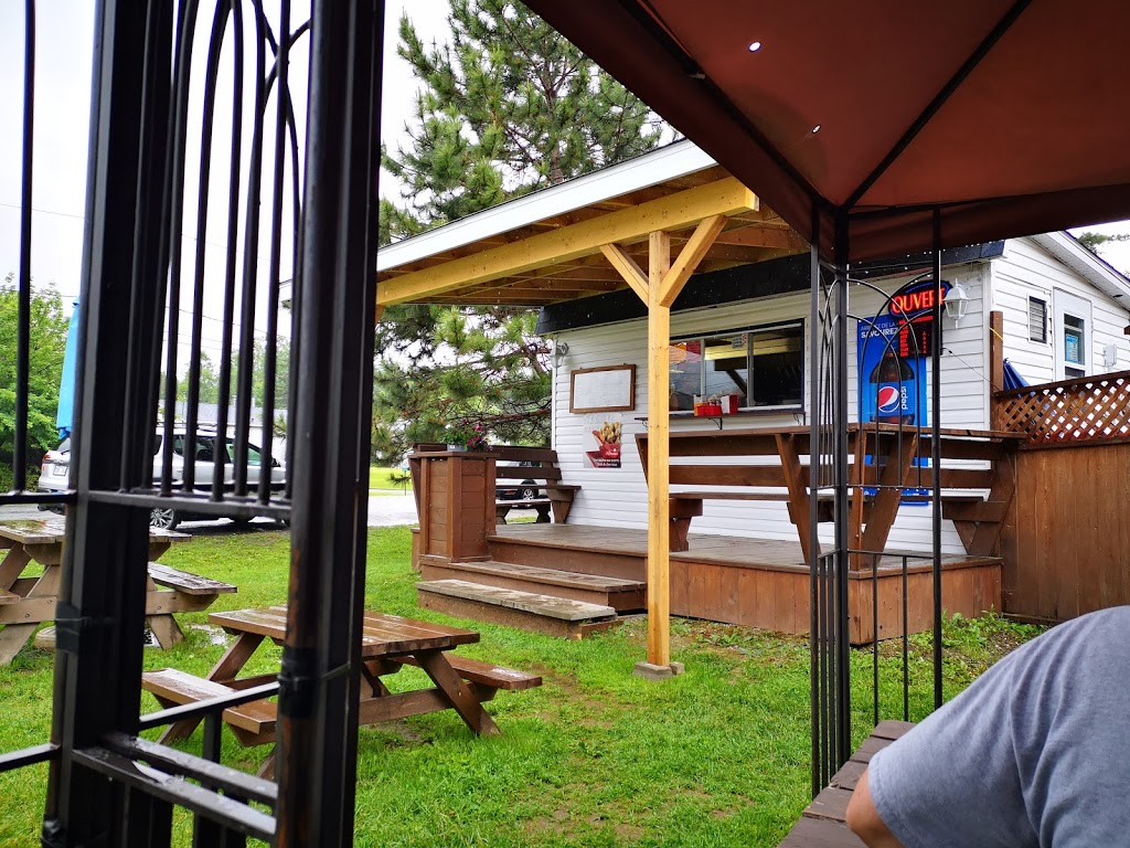 Cantine chez Cathy | 640 Rue Saint-Augustin, Woburn, QC G0Y 1R0, Canada | Phone: (819) 544-2097