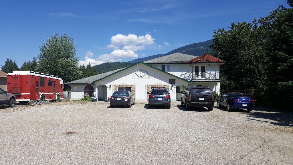 Sundog Bed and Breakfast | 1409 Rauma Crescent, Sicamous, BC V0E 2V4, Canada | Phone: (250) 836-0070