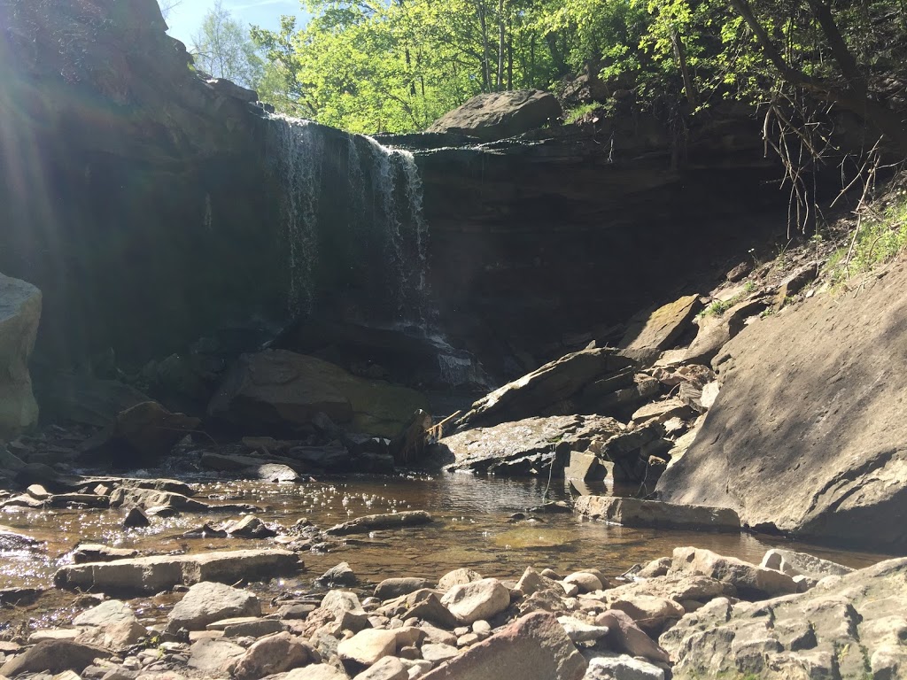 Devils Punchbowl Parking Lot | 204 Ridge Rd, Stoney Creek, ON L8J 2W1, Canada