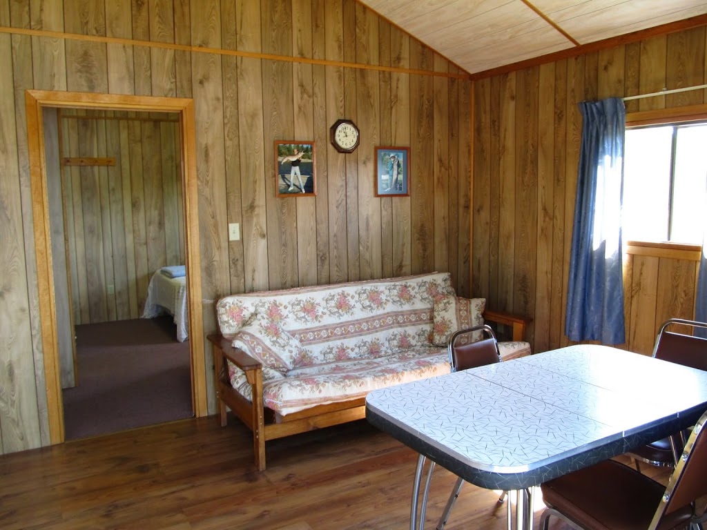 Bears Den Lodge | 2870 J Hartley Bay Rd, Hartley Bay, ON P0M 1A0, Canada | Phone: (705) 857-2757