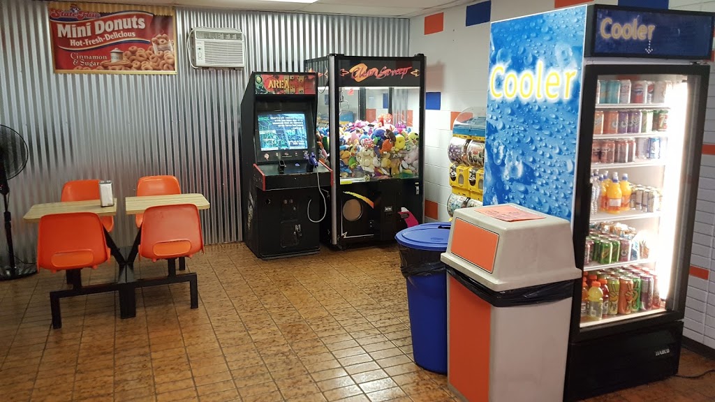 DEs Family Grill and Dairy Hut | 159 Minnewawa St, Lac du Bonnet, MB R0E 1A0, Canada | Phone: (204) 345-1943