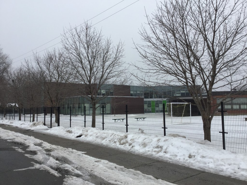 Primary School Des Grands-Êtres | 1150 Rue Deguire, Saint-Laurent, QC H4L 1M2, Canada | Phone: (514) 748-4663