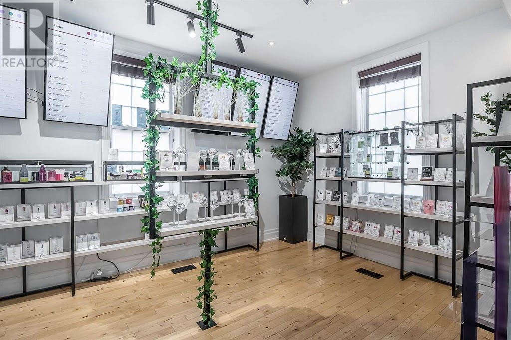 Alpha Cannabis | 118 Wellington St E, Aurora, ON L4G 1J1, Canada | Phone: (905) 503-2500