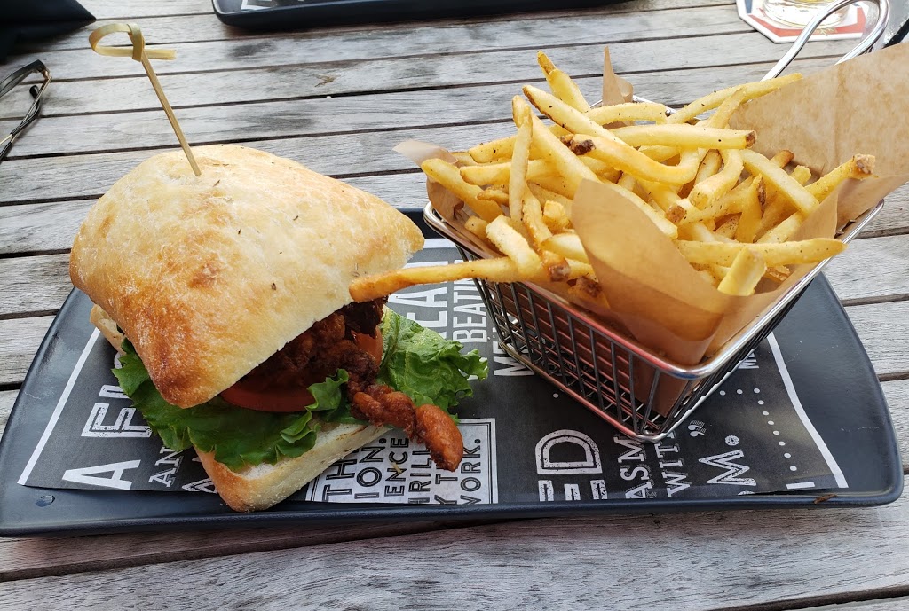Shoeless Joes Sports Grill | 21 Colossus Dr, Woodbridge, ON L4L 9J8, Canada | Phone: (905) 264-5637