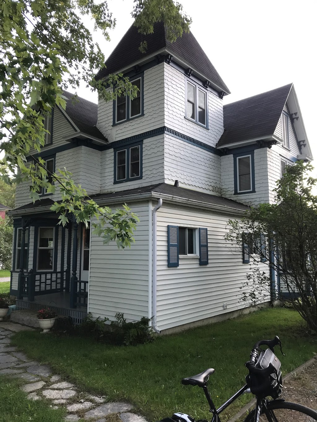 Lune Et & Croissant | 1300 Rue Main, Ayers Cliff, QC J0B 1C0, Canada | Phone: (819) 838-5185