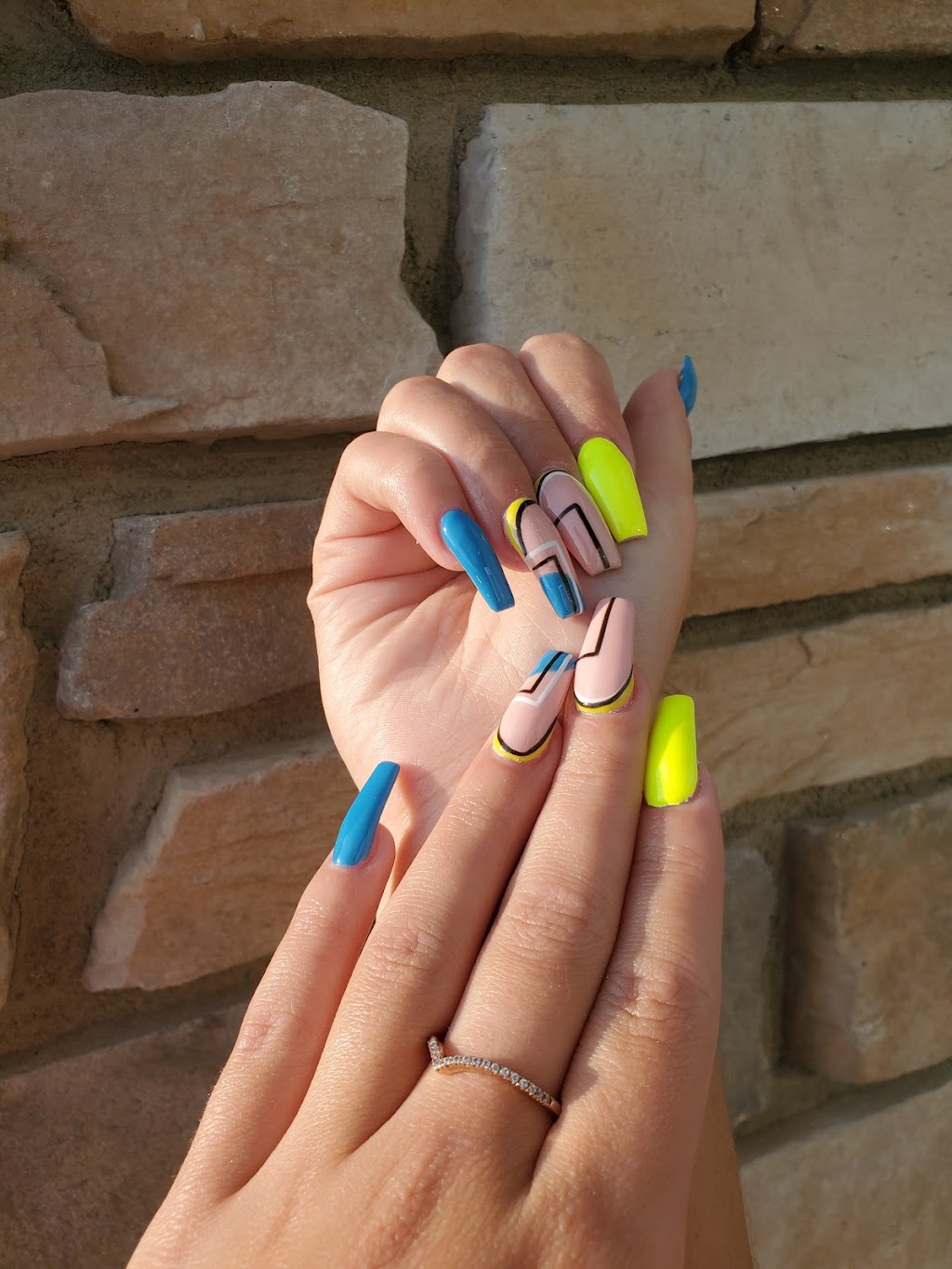 Q Nails Hamptons | 6011 199 St NW, Edmonton, AB T6M 0M8, Canada | Phone: (780) 483-8556