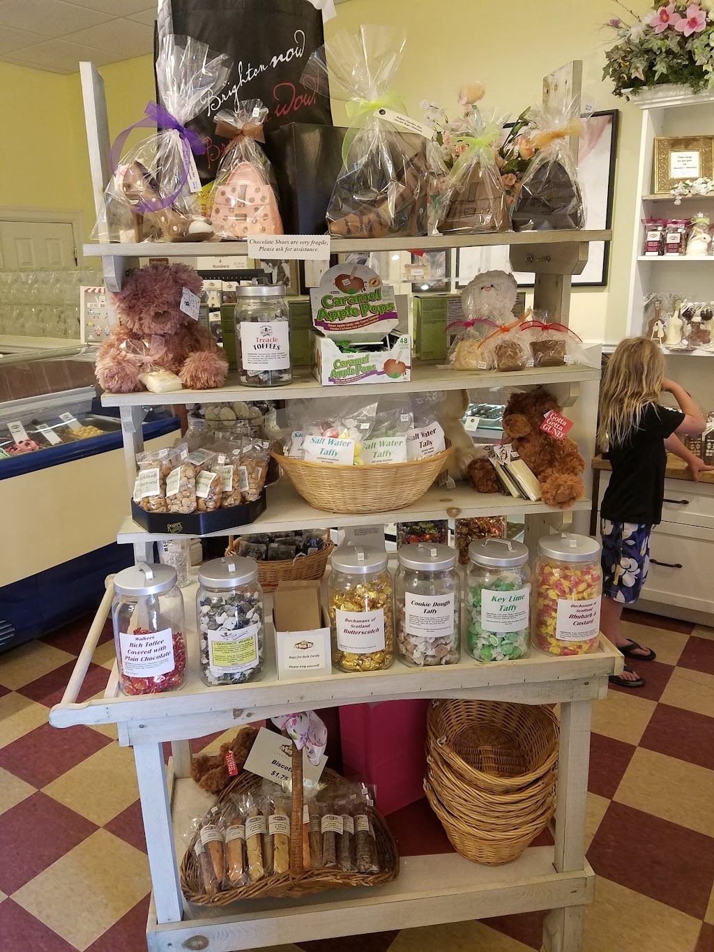 Mrs Bs Country Candy | 8 Loyalist Dr Unit #9, Brighton, ON K0K 1H0, Canada | Phone: (613) 475-5644