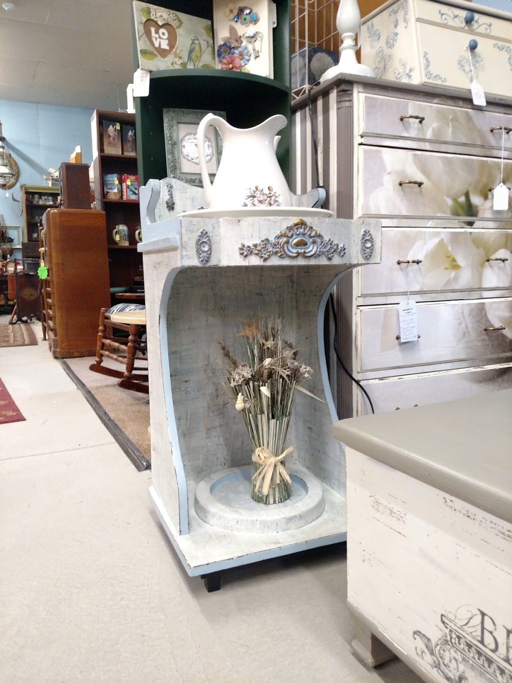 Lewiston Antique Mall | 2692 Saunders Settlement Rd, Sanborn, NY 14132, USA | Phone: (716) 628-0796