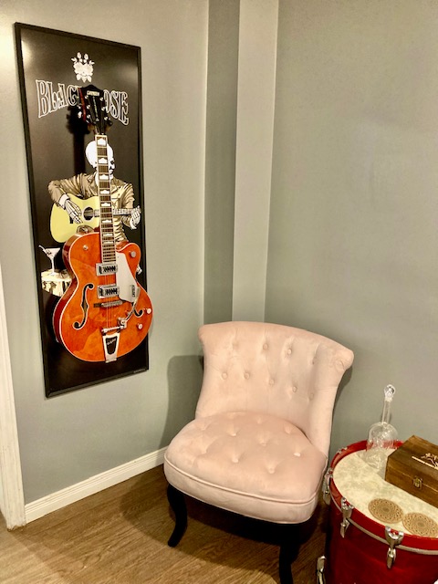 Black Rose Guitar House | 18 Mill St E, Acton, ON L7J 1G9, Canada | Phone: (519) 929-9094