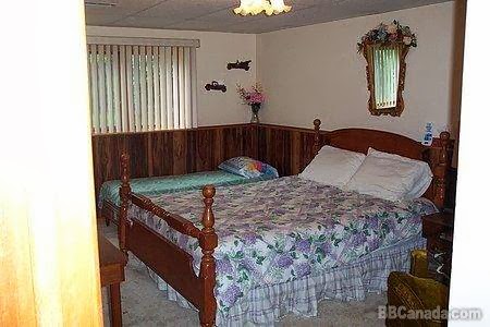 Gillespie Gardens Bed and Breakfast | 7608 Gillespie St, Port Franks, ON N0M 2L0, Canada | Phone: (519) 243-1515
