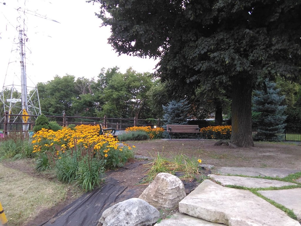 Geary Avenue Parkette | 15 Geary Ave, Toronto, ON M6H 4H1, Canada