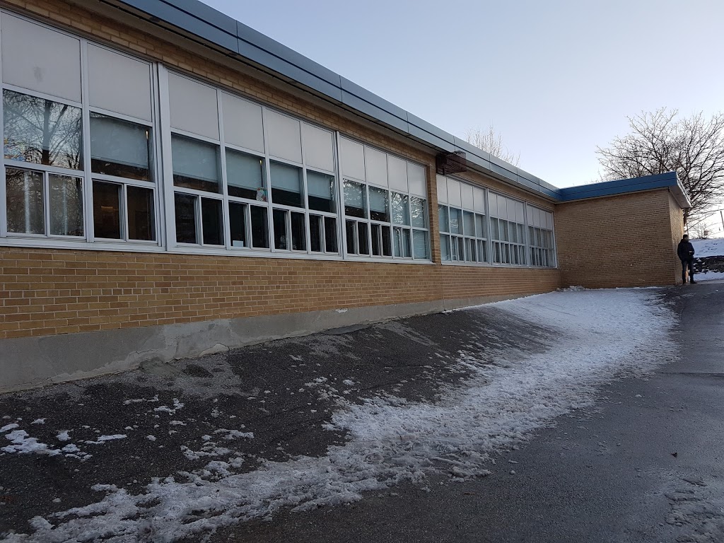 Highland Public School | 125 Salisbury Ave, Cambridge, ON N1S 1J8, Canada | Phone: (519) 621-9981