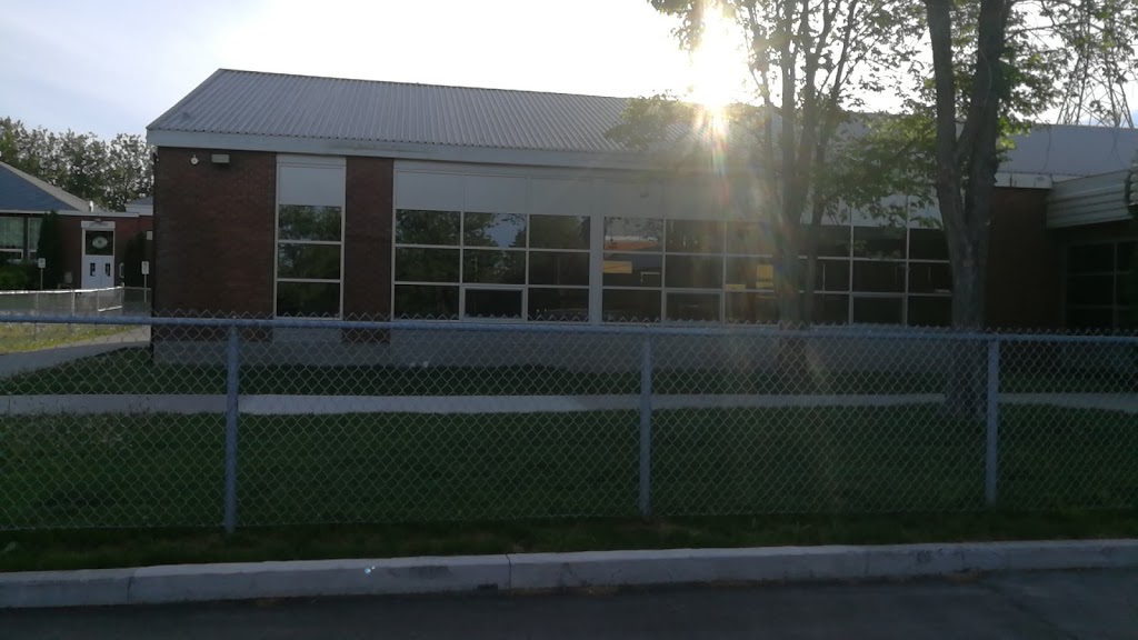Notre Dame School | 1631 Av. Hamilton, Alma, QC G8B 4Z1, Canada | Phone: (418) 669-6013