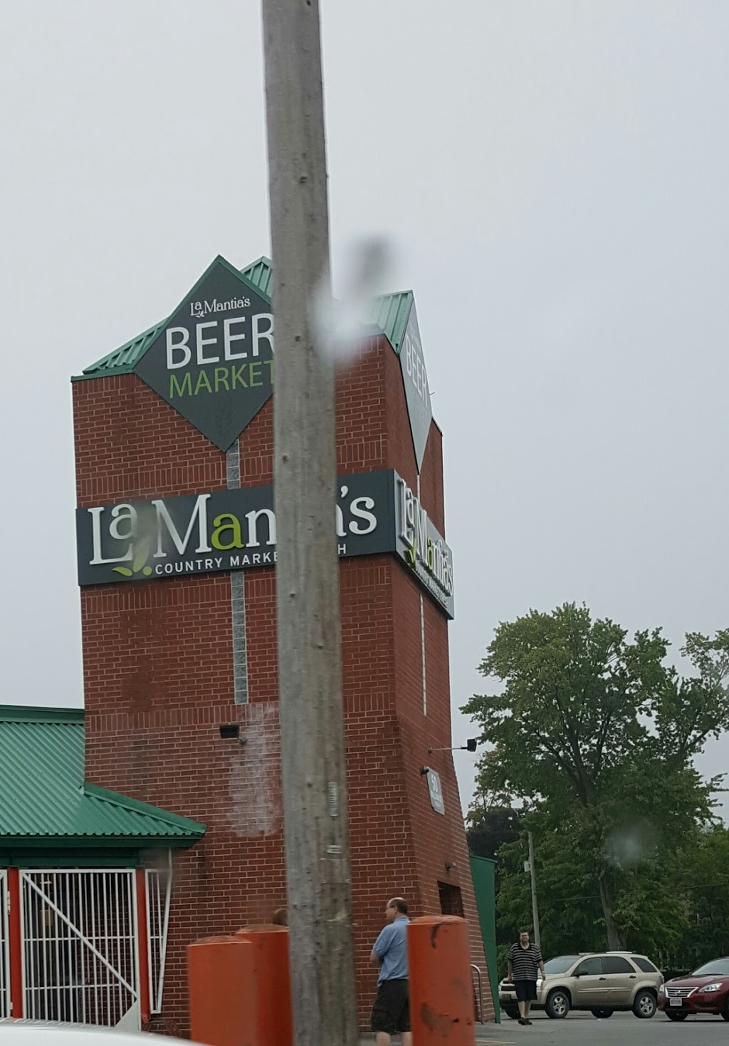 La Mantias Country Market | 50 William St S, Lindsay, ON K9V 3A5, Canada | Phone: (705) 324-6625