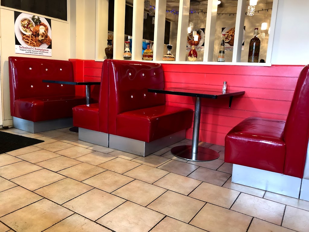Schnitzelz | 27214 Fraser Hwy, Aldergrove, BC V4W 3P8, Canada | Phone: (604) 381-3993